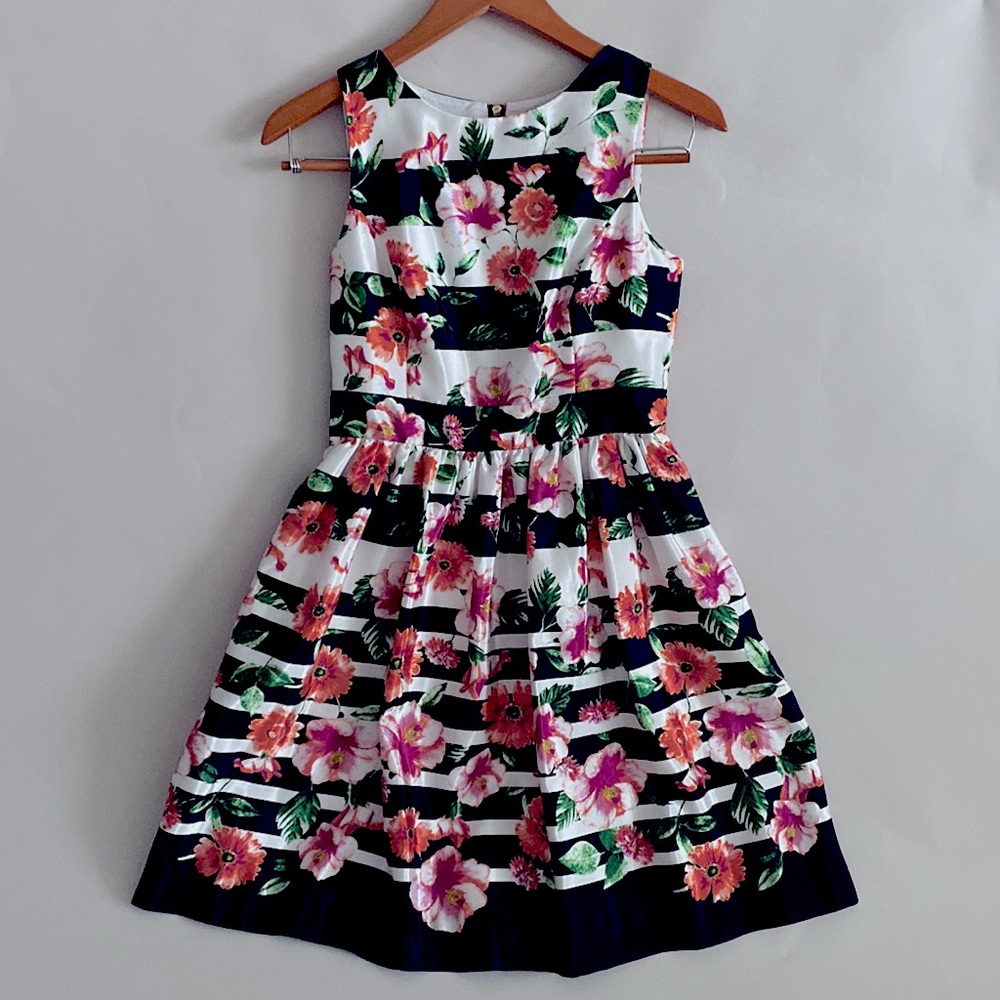 Sz 2 RED Saks Fifth Avenue Blue/White striped floral dress